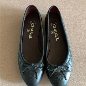 Chanel classic cap-toe leather flats